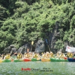 Các thành viên Sơn Hà Group trải nghiệm chèo thuyền kayak tại Vịnh Hạ Long