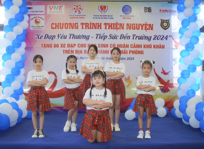 Các tiết mục nghệ thuật được các em học sinh biểu diễn tại sự kiện