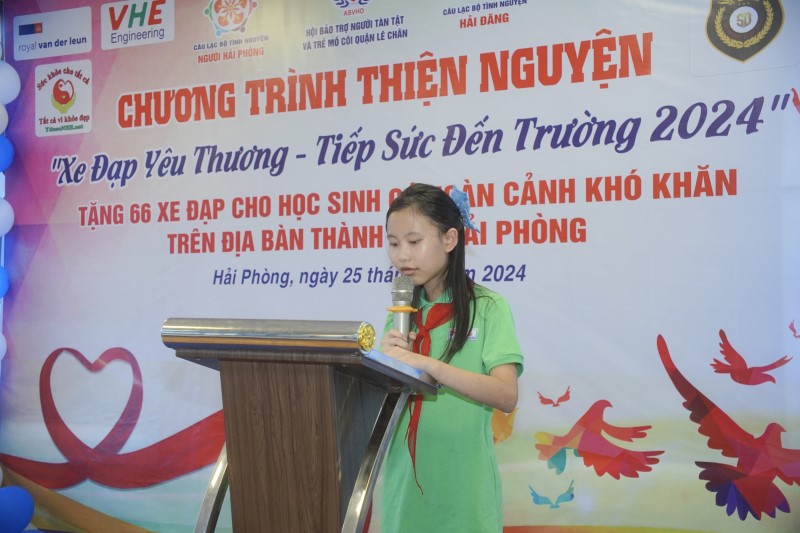 Đại diện học sinh phát biểu trong chương trình