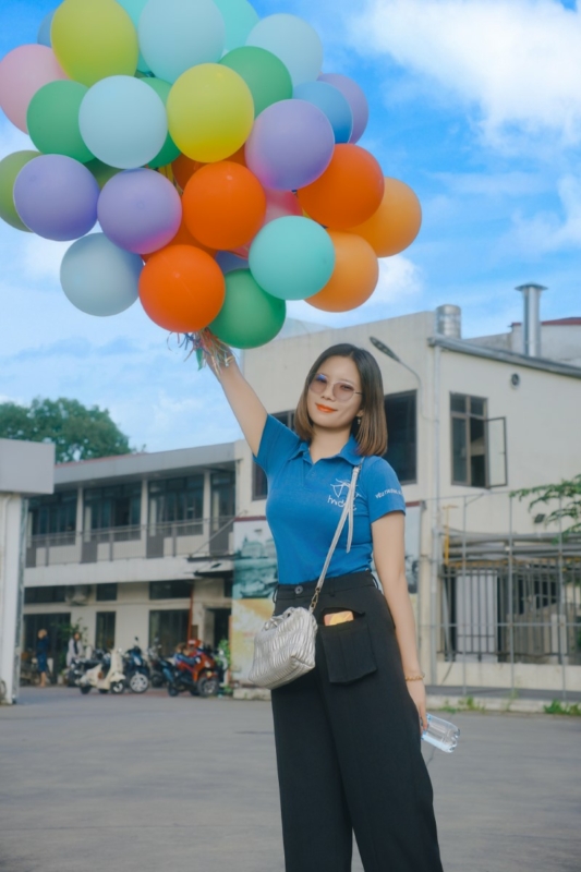 Hoạt động thả bóng bay được tổ chức với ý nghĩa chắp cánh ước mơ