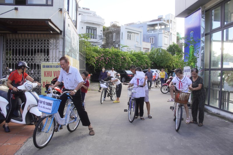 Mỗi chiếc xe đạp là một món quà ý nghĩa với các em học sinh