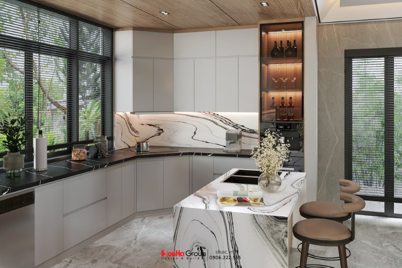 Thiết kế biệt thự hiện đại 500m2: Biến nắng Đông thành điểm sáng đặc biệt 28 Phòng bếp thông thoáng, sạch sẽ, tràn ngập ánh sáng tự nhiên tại biệt thự nắng hướng đông