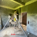 Nhân công đang thực hiện công việc tại công trường