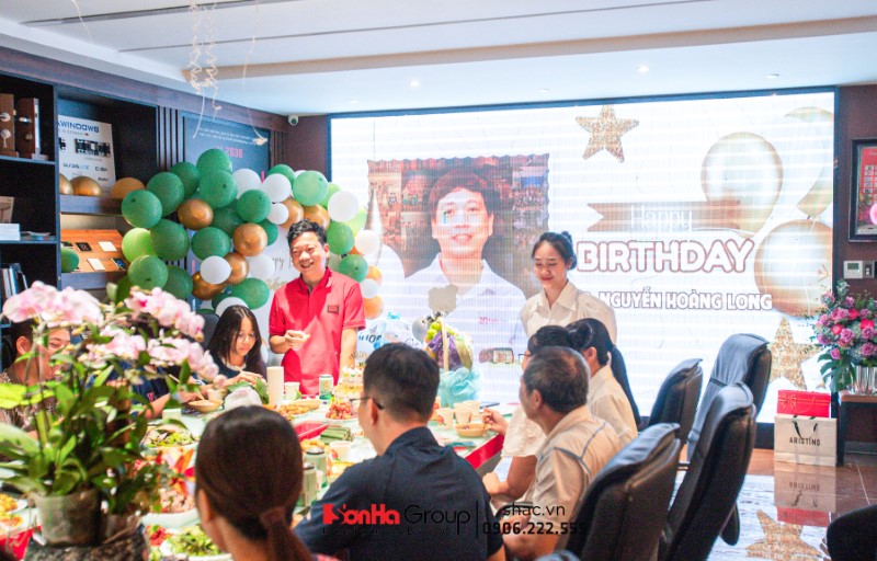 Buổi tiệc sinh nhật đã diễn ra trong không khí vui tươi và ấm cúng.