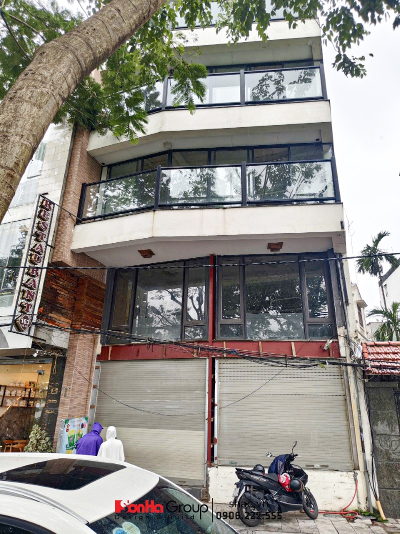 Thiết kế nhà ống Indochine 6 tầng - Kiến tạo không gian sống sang trọng và tinh tế giữa lòng Hà Nội 125 Mặt tiền của ngôi nhà phố 6 tầng trước khi được cải tạo tại Hà Nội