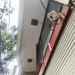 Mặt tiền đã lỗi thời của nhà phố 6 tầng tại Hà Nội