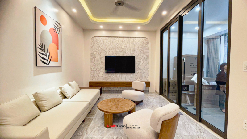 Giải pháp xây nhà ống 2 tầng 1 tum phong cách hiện đại trong ngõ nhỏ - Sơn Hà Group bậc thầy tối ưu không gian 64 Hình ảnh phòng khách sau khi hoàn thiện