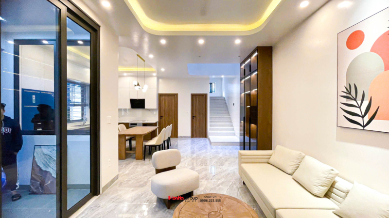 Giải pháp xây nhà ống 2 tầng 1 tum phong cách hiện đại trong ngõ nhỏ - Sơn Hà Group bậc thầy tối ưu không gian 160 Phòng khách ấm cúng sau khi hoàn thiện