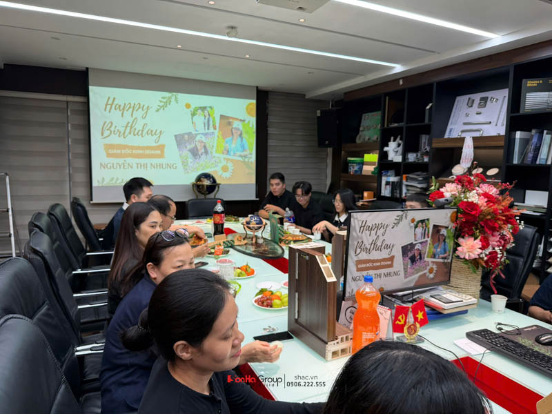 Chúc mừng sinh nhật Giám đốc Kinh doanh Nguyễn Thị Nhung - Khoảnh khắc ấm áp của đại gia đình Sơn Hà 5