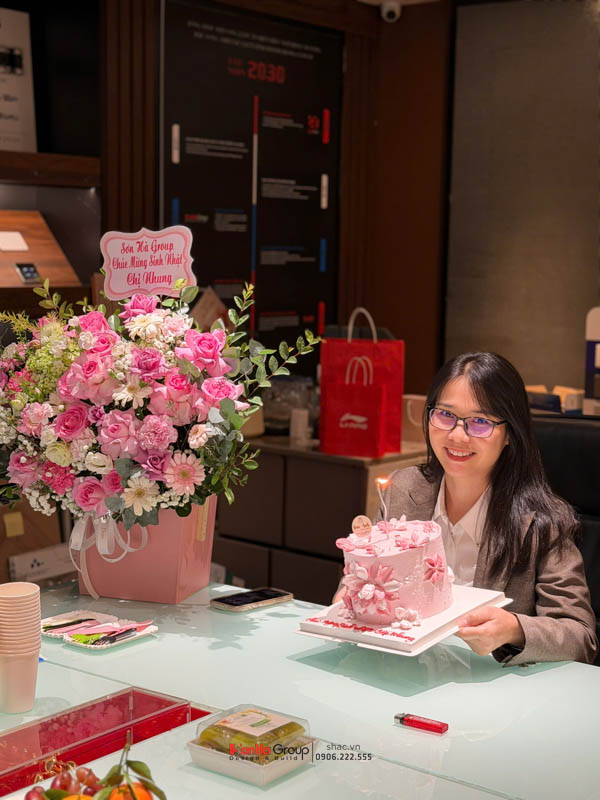 Chúc mừng sinh nhật Giám đốc Kinh doanh Nguyễn Thị Nhung - Khoảnh khắc ấm áp của đại gia đình Sơn Hà 9