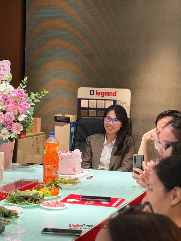 Chúc mừng sinh nhật Giám đốc Kinh doanh Nguyễn Thị Nhung - Khoảnh khắc ấm áp của đại gia đình Sơn Hà 10