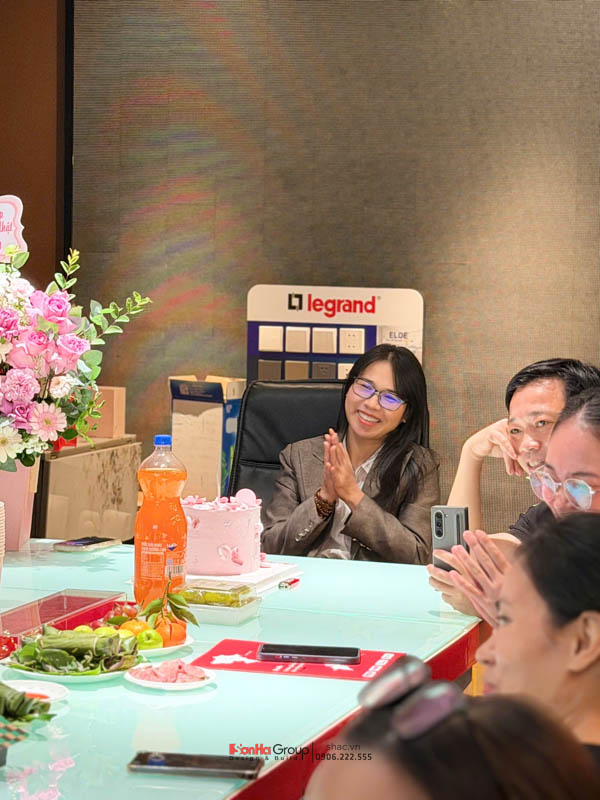 Chúc mừng sinh nhật Giám đốc Kinh doanh Nguyễn Thị Nhung - Khoảnh khắc ấm áp của đại gia đình Sơn Hà 11