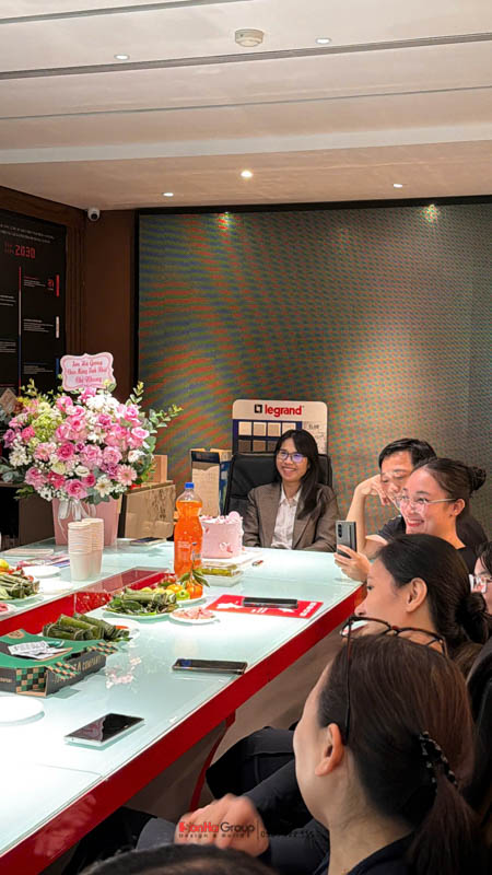 Chúc mừng sinh nhật Giám đốc Kinh doanh Nguyễn Thị Nhung - Khoảnh khắc ấm áp của đại gia đình Sơn Hà 12