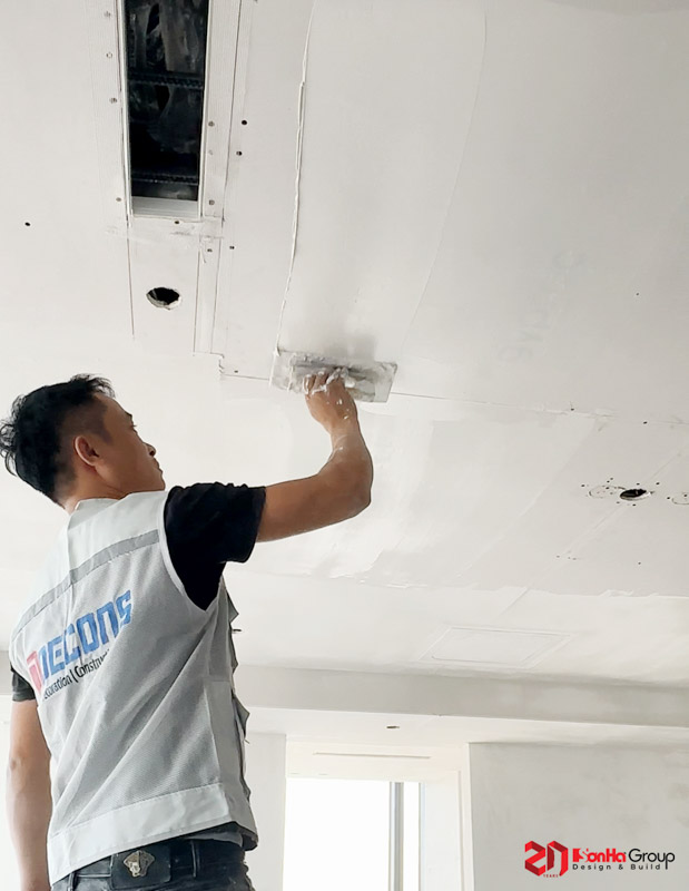 Người Sơn Hà những ngày cuối năm: Khi công trình được hoàn thiện từ sức mạnh tập thể 28 Thợ sơn bả - Hoàn thiện cảm xúc cho công trình