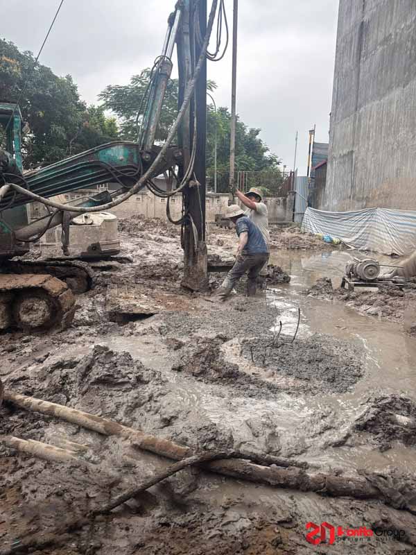 Những Lưu Ý Quan Trọng Khi Thi Công Móng - Kiến Thức Chủ Nhà Nhất Định Phải Biết 3 Điều chỉnh vị trí ống đổ bê tông & kiểm soát cao độ cọc