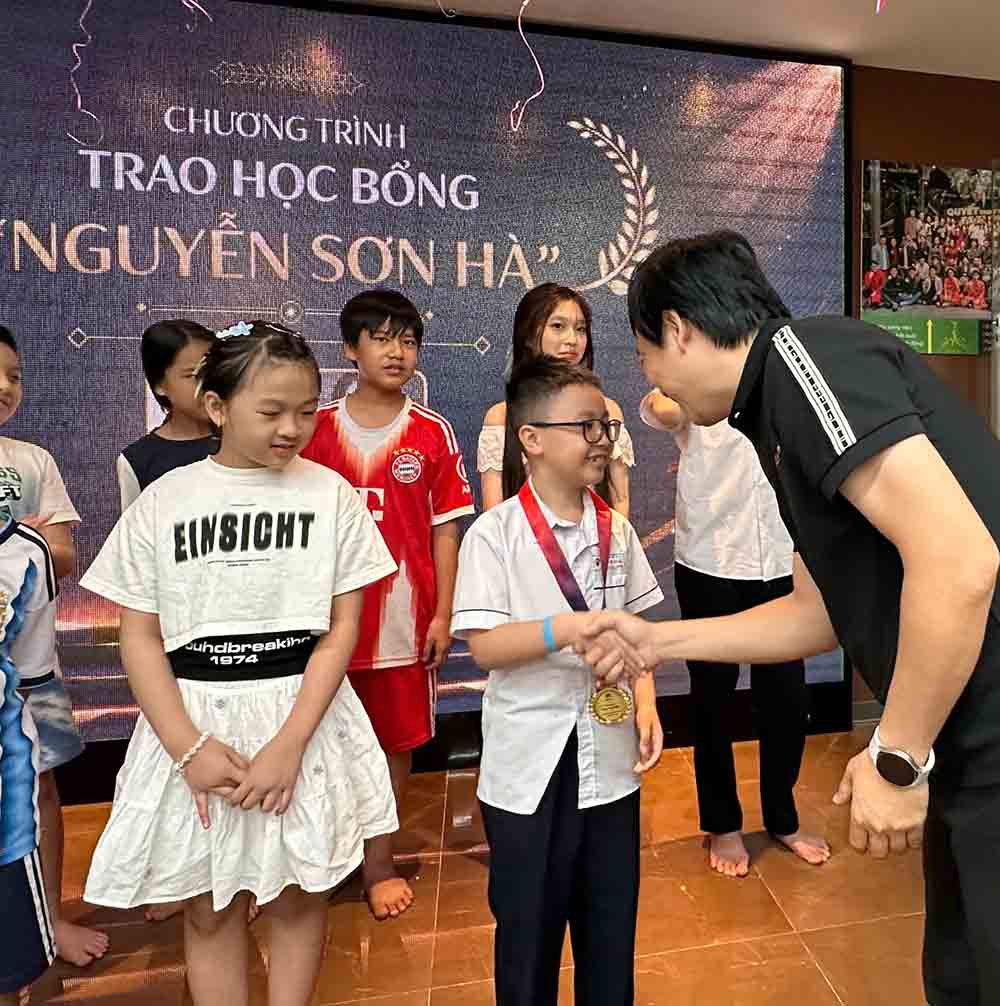 Mừng Quốc tế Thiếu nhi 1/6 và trao học bổng Quỹ Khuyến học Nguyễn Sơn Hà năm 2026 59 Chương trình Quốc tế Thiếu nhi 1/6 và trao học bổng Quỹ Khuyến học Nguyễn Sơn Hà năm 2026 là một trong những hoạt động thường niên của Sơn Hà