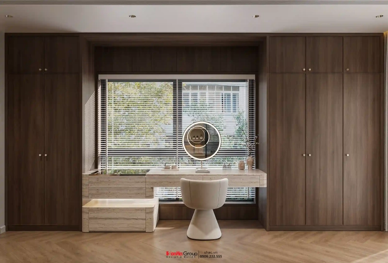 Thiết kế nội thất Vinhomes Vũ Yên - biệt thự song lập hướng biển với 7 điểm đắt giá 77 Góc trang điểm được bố trí cạnh hệ cửa kính lớn, tận dụng tối đa nguồn ánh sáng tự nhiên và mang đến không gian thoáng sáng, tiện nghi.